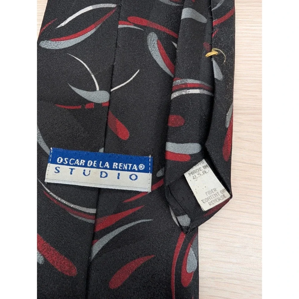 Oscar de la Renta Studio Swirl Black‎ Red Silver White Poly-Silk Men's Neck Tie